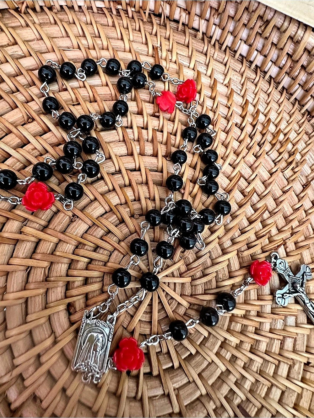 Vampire Rosary – Black Beads & Blood Red Roses - Picture 5 of 7